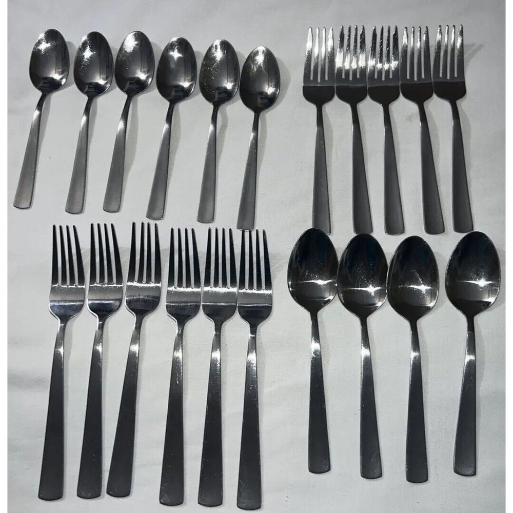 International Stainless Steel Flatware FASCINATION Pattern 30  Pieces In All